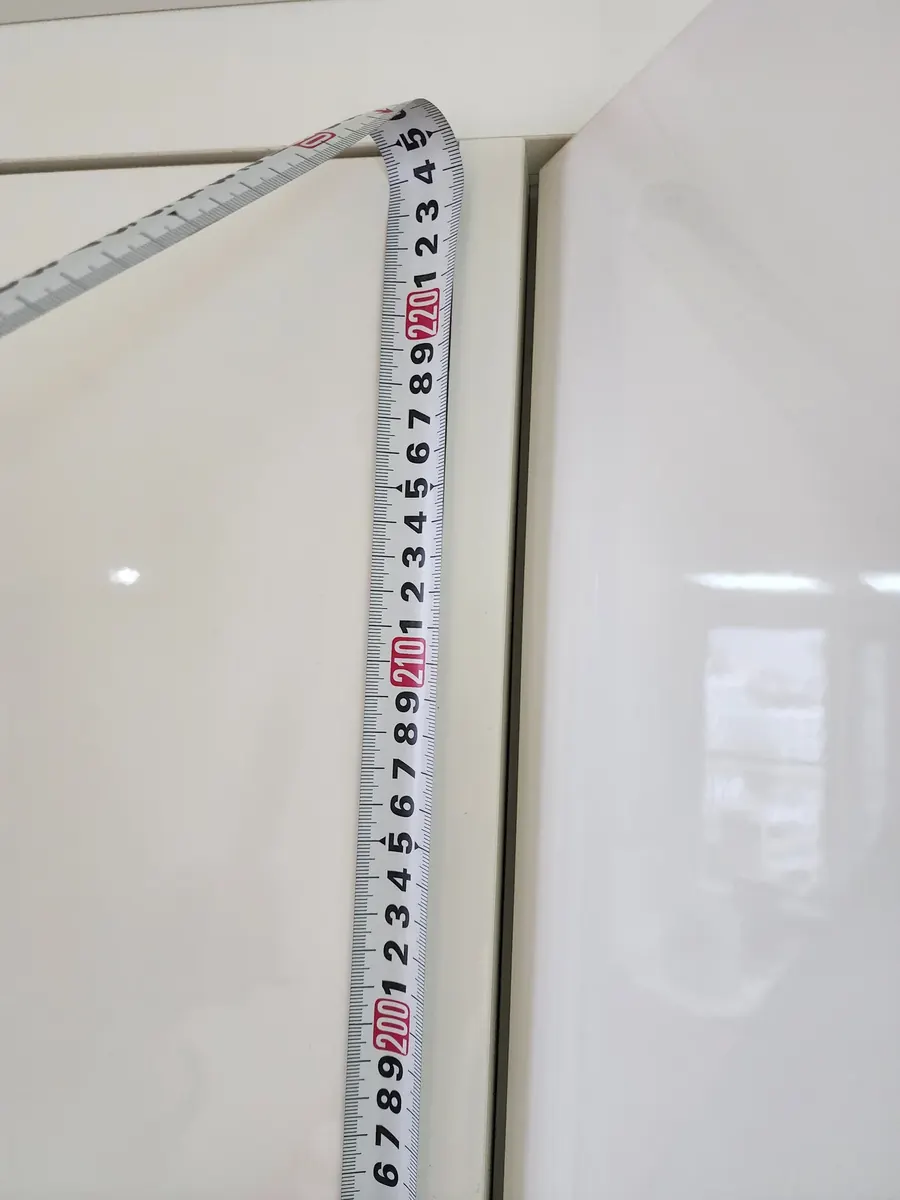 냉장고장 수리 — 빈 상태로 높이 재기