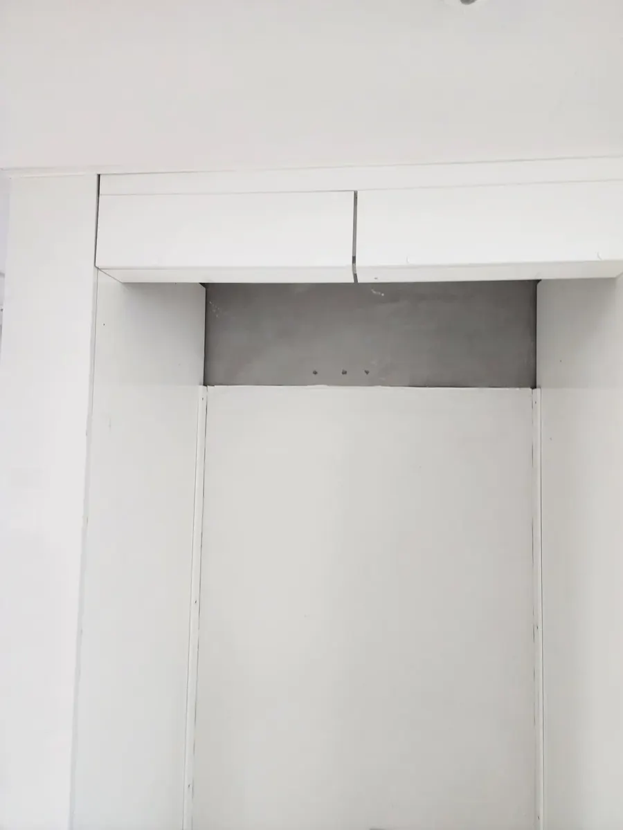 냉장고장 수리 — 높이를 맞춘 상부장